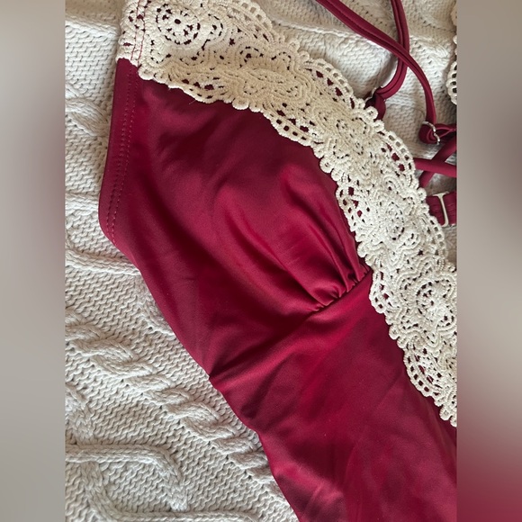 NEW! Cupshe Burgundy With Cream Embroidery detail Swimsuit Women’s M - Picture 3 of 16